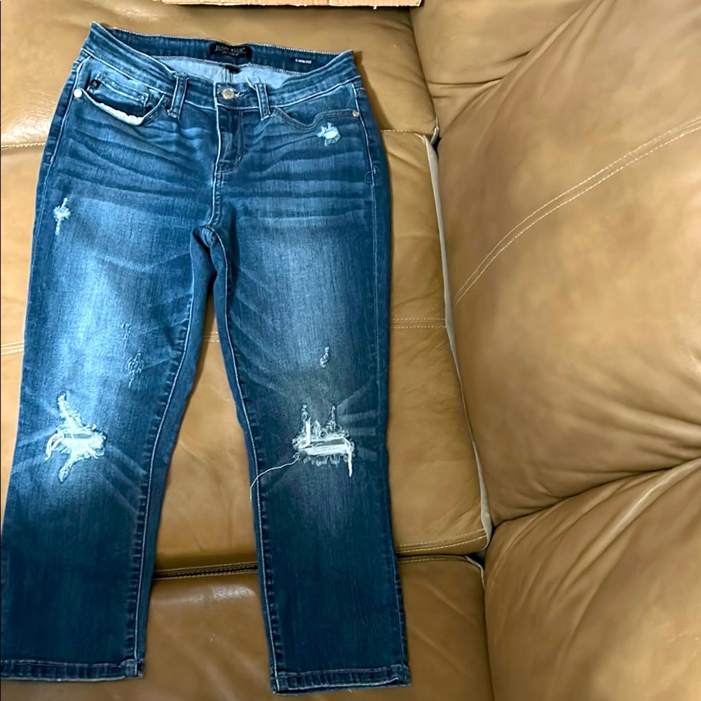 Judy Blue Ankle Cropped Distressed Blue Jeans